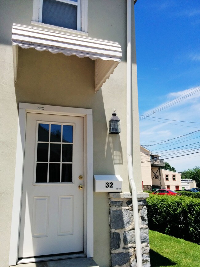 Foto del edificio - 32 Waterloo Ave