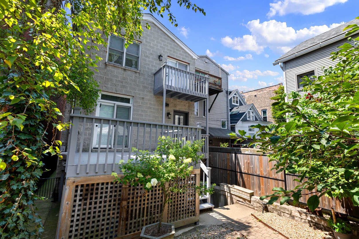 Primary Photo - 2725 N Magnolia Ave