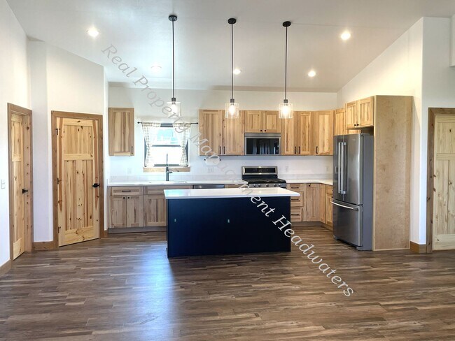 Foto del edificio - 3 Bedroom 2 Bath House For Rent