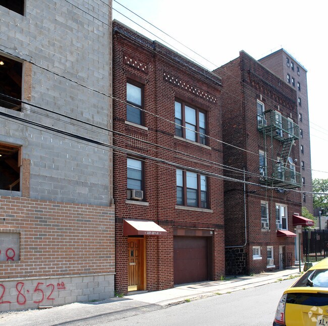 522 52nd St West New York, NJ 07093 Rentals West New York, NJ