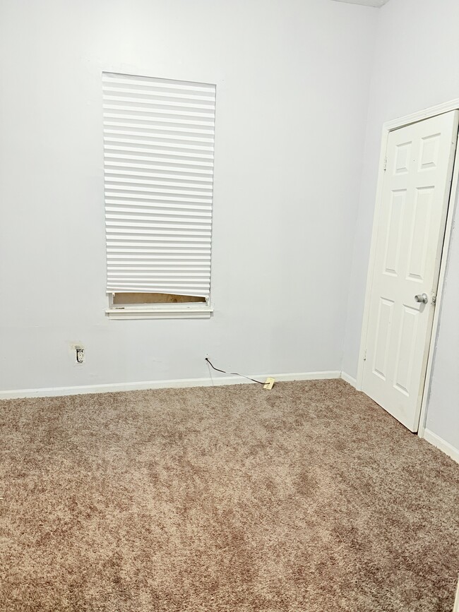 Photo - 1051 College St House