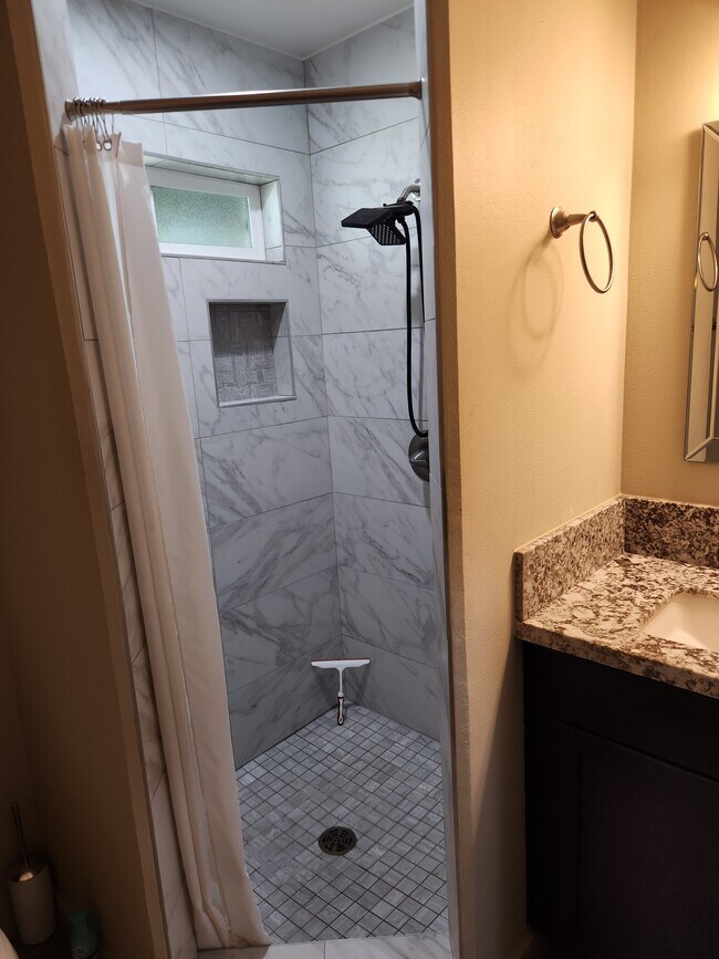 Foto del edificio - 381 S Kamehameha Ave