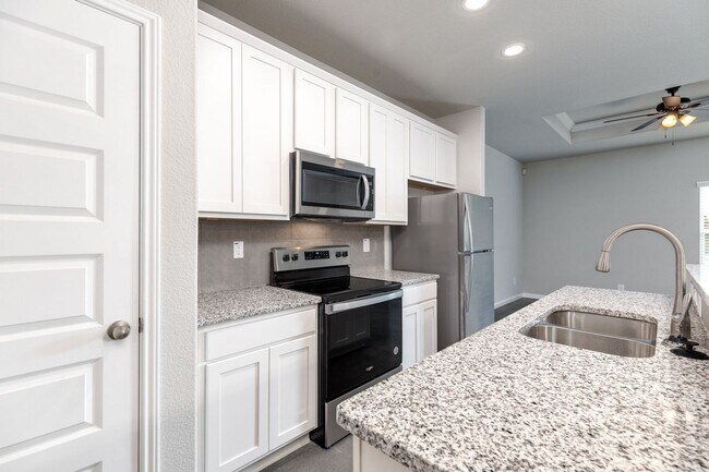 Foto del edificio - Charming & Spacious Duplex Retreat in Seguin!