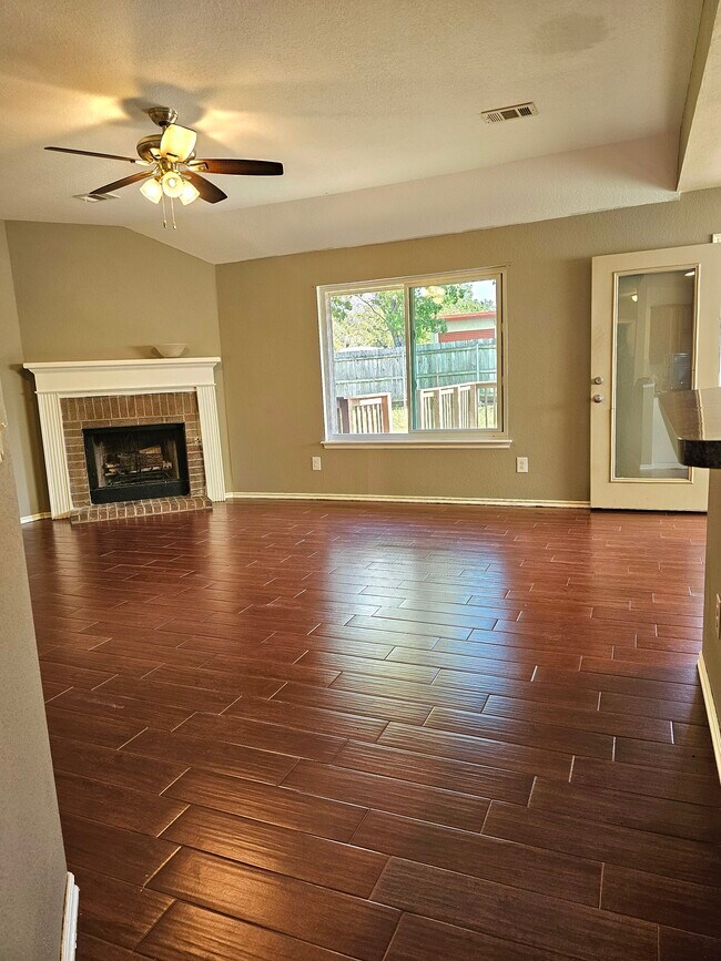 Sala de estar - 5704 SE 87th St