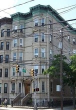 Building Photo - 1032 Hudson St