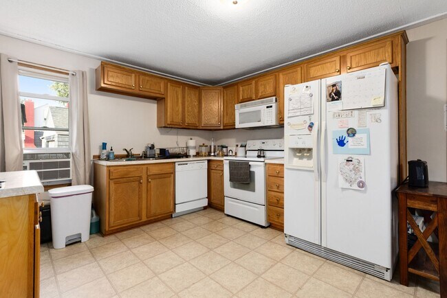 Foto del edificio - Cozy 3 bedroom, 1 Bathroom Home On Corner ...