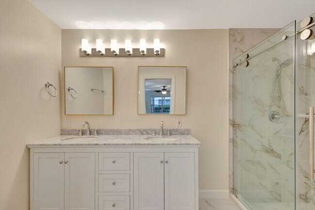 Foto del edificio - 13796 Yarmouth Dr