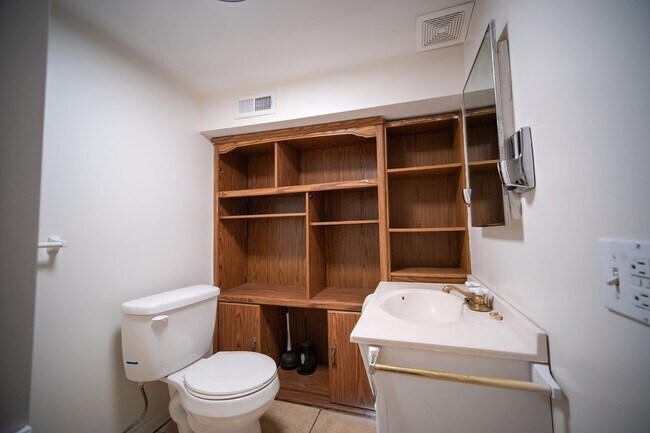 Building Photo - Basement Apartment