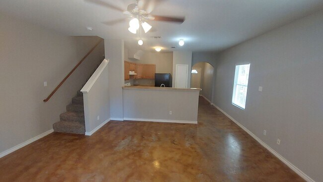 Foto del edificio - PENDING GRANITE KITCHEN UPDATE AND NEW FLO...