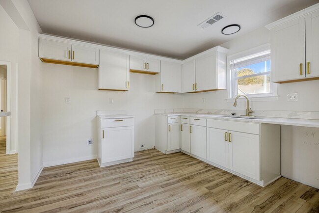 Foto del edificio - 3869 Cedar Path Dr