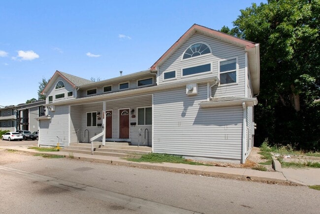 Building Photo - 4 Bedroom Townhome near CSU