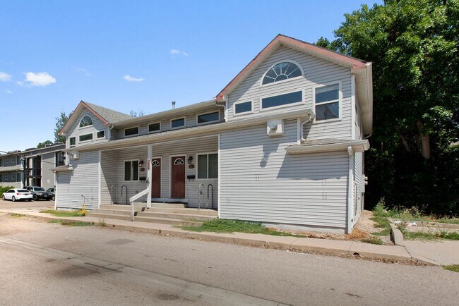 Foto del edificio - 4 Bedroom Townhome near CSU