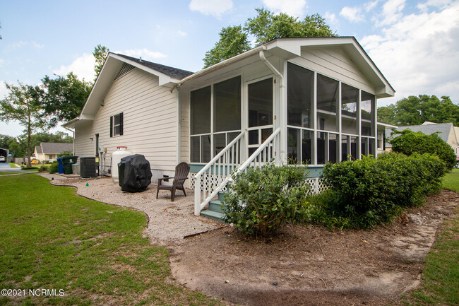 Building Photo - 107 Pine Needle Cir