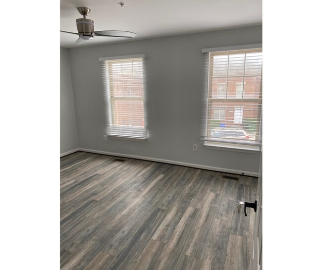 Building Photo - 306 N Fremont Ave