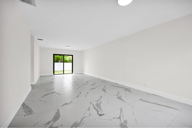 Foto del edificio - 100 SW 7th St