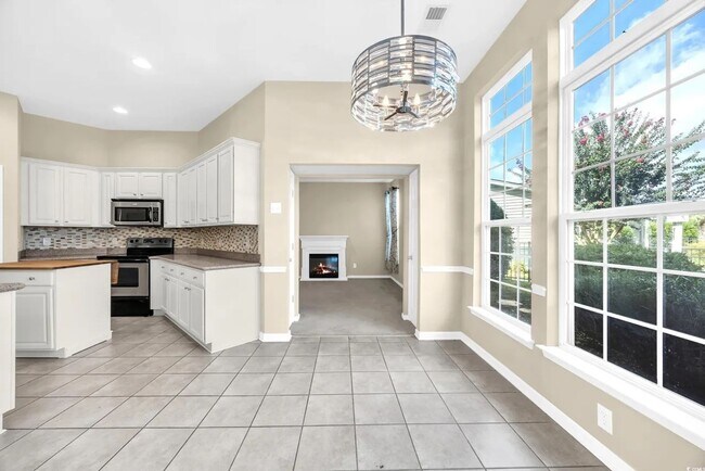 Building Photo - 414 Carriage Lake Dr