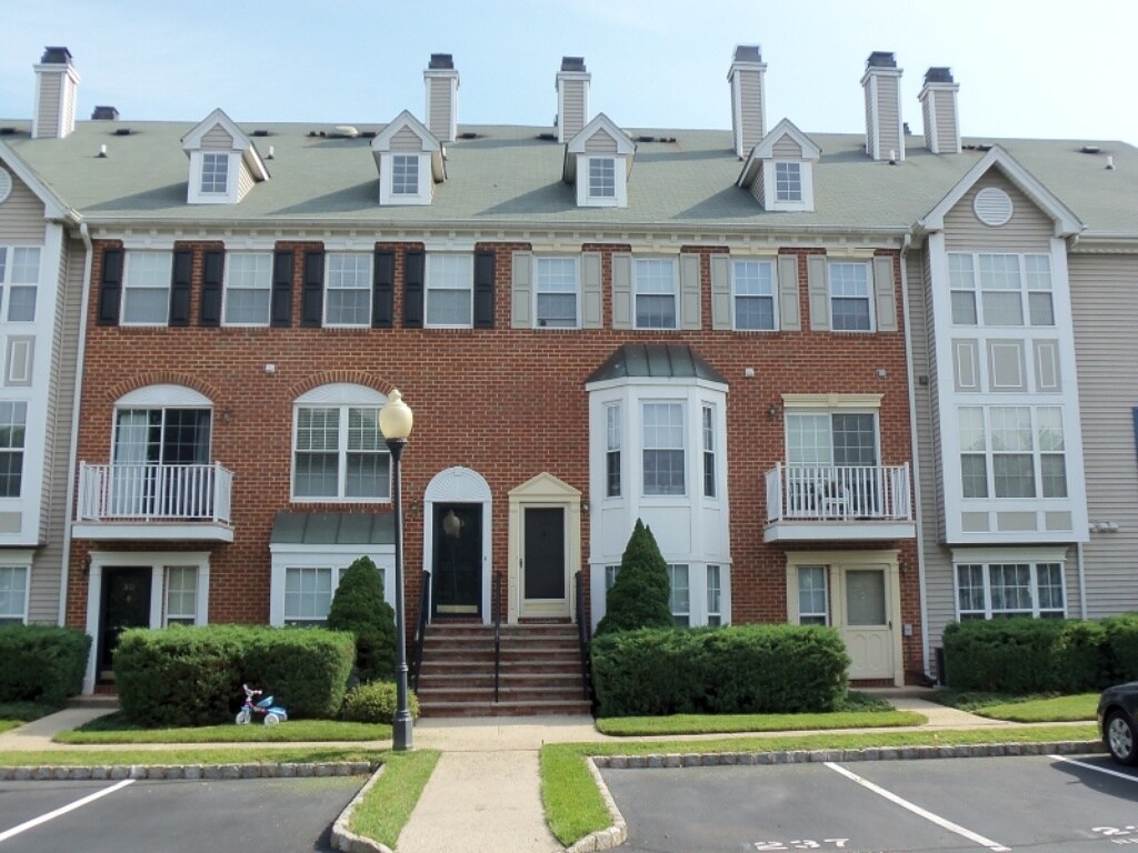 Primary Photo - 304 Strull Ct