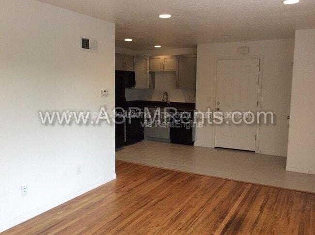 Photo - 619 E 5th Ave Apartment