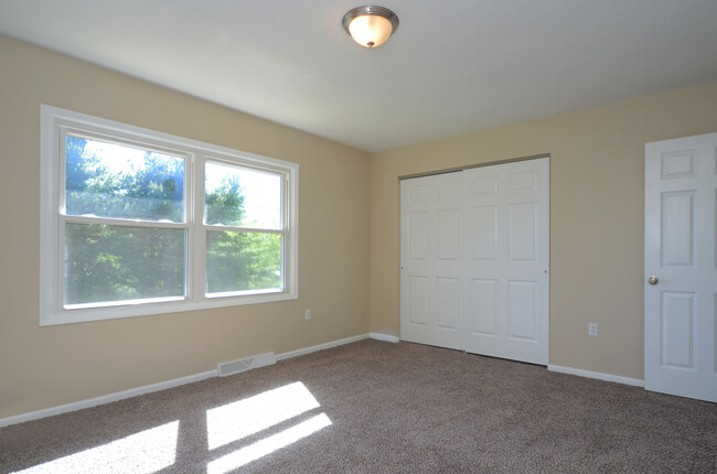 Building Photo - 121 Westfield Dr