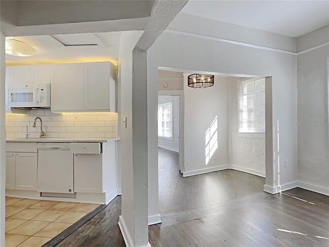 Building Photo - 2305 W Texas Ave