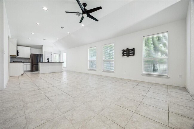 Building Photo - 361 Gaida Loop
