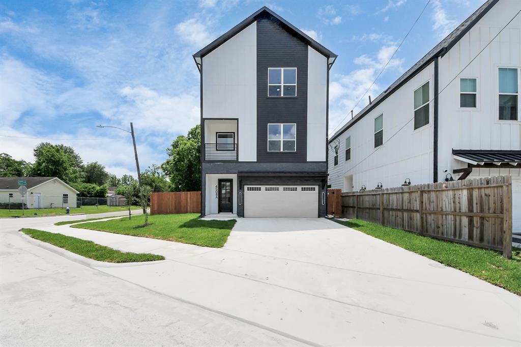 Primary Photo - 1115 Amboy St