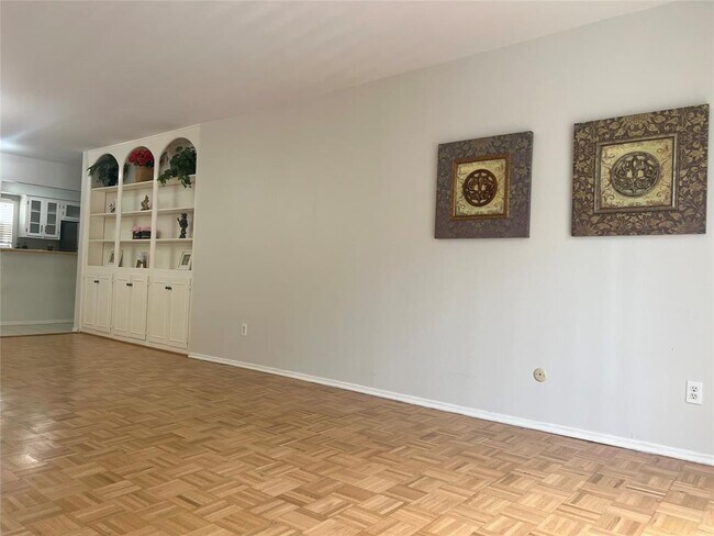 Building Photo - 13004 Trail Hollow Dr