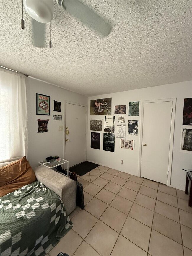 Foto del edificio - 8311 Hathaway Dr