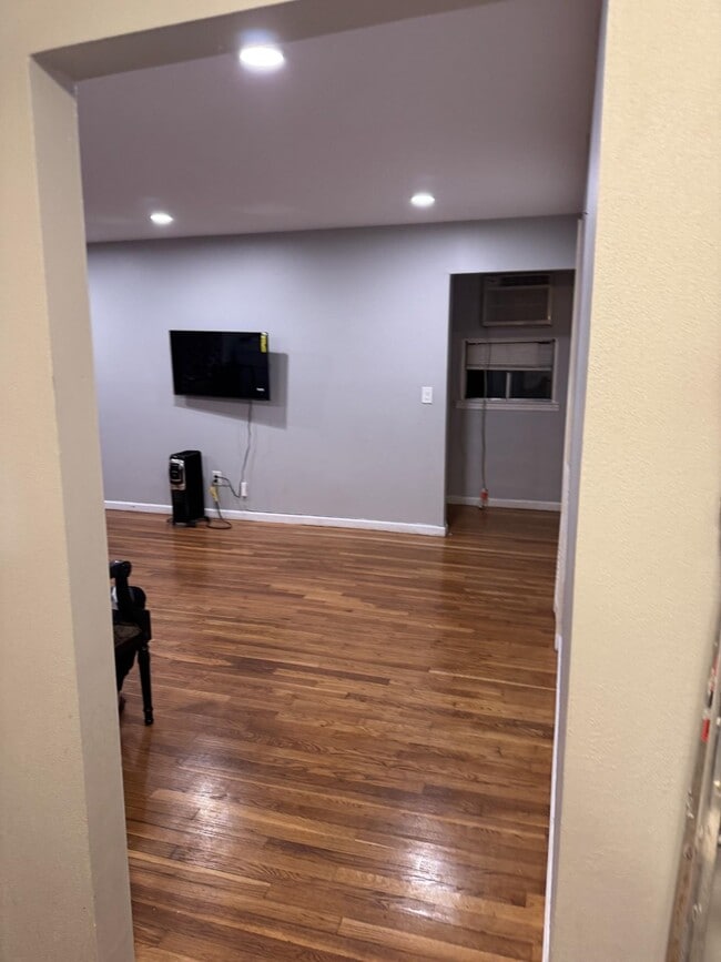 Foto del edificio - 9119 Smith Ave