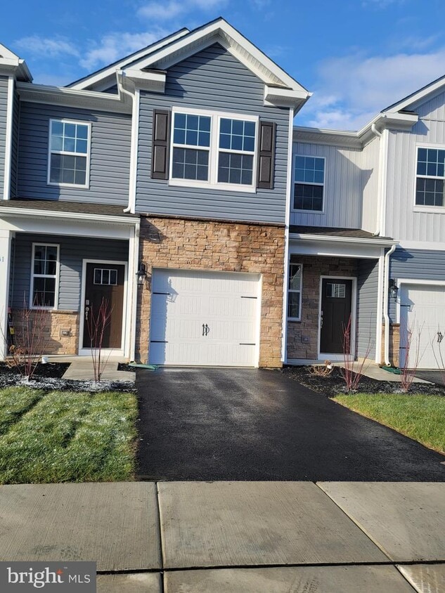 41 Peregrine Way, BURLINGTON, NJ 08016 Townhome Rentals in BURLINGTON