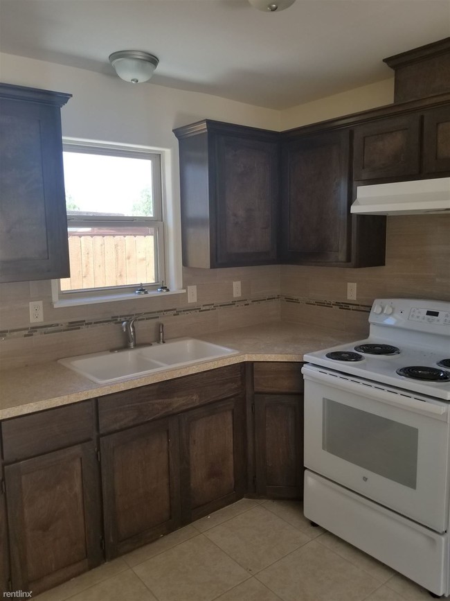 Building Photo - 2 br, 2 bath  - 2106 N G St  / 2 bath