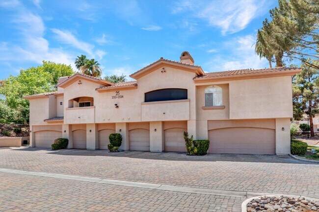 Foto del edificio - Beautiful 2 Bed 2 Bath ground floor condo in Guard Gated Green Valley Community. 1 Car garage!