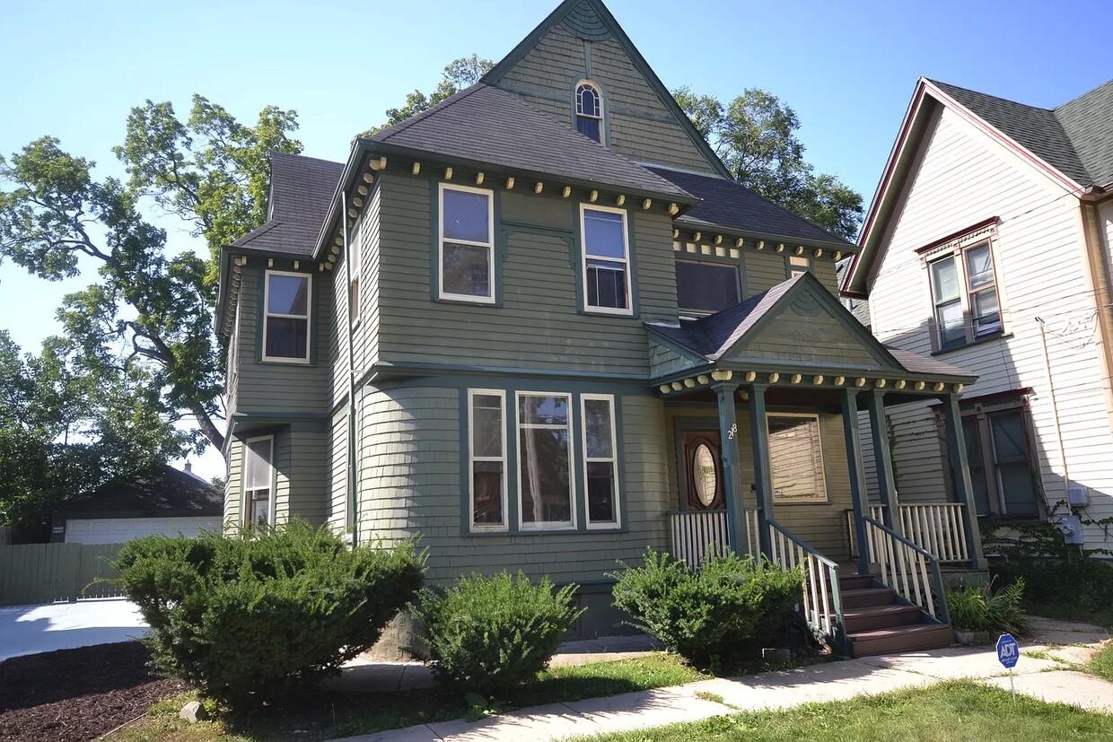 218 Villa St, Elgin, IL 60120 House Rental in Elgin, IL