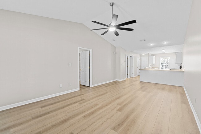 Foto del edificio - 2215 Bridgeton Rd