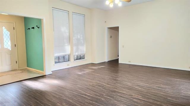 Foto del edificio - 112 Meadowglen Cir