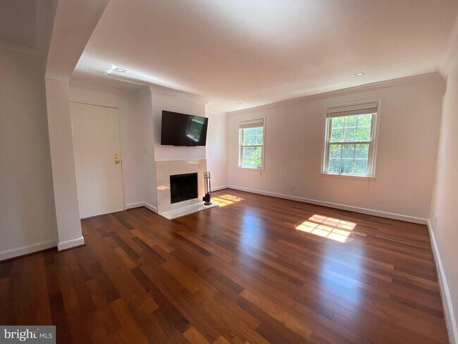 Foto del edificio - 527 Bashford Ln