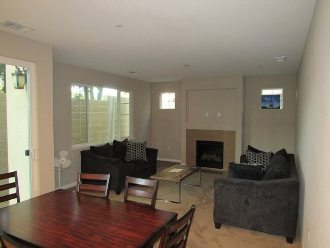Foto del edificio - Beautiful 4 Bed/ 2.5 Bath Home close to Pi...