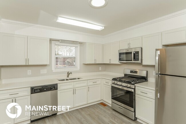 Foto del edificio - 2705 New Garden Rd E