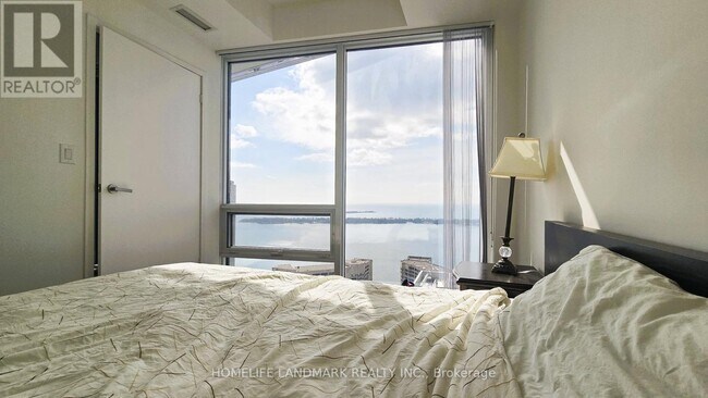 Photo du bâtiment - 100 Harbour St