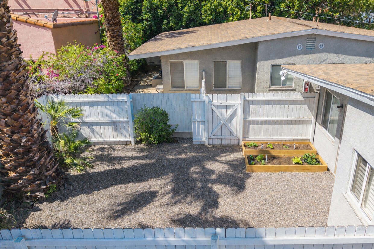 Foto del edificio - 1315 N Indian Canyon Dr