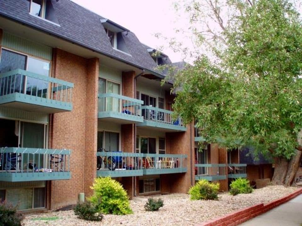 Exterior - 1065 University Ave