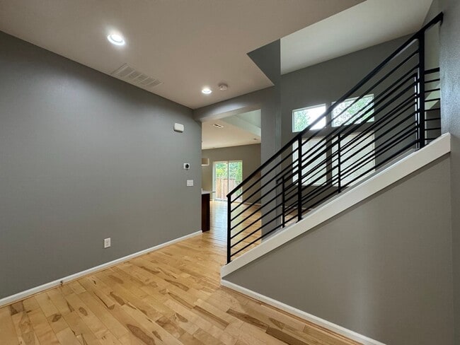 Foto del edificio - Spacious 3BD/2.5BTH Home w/ Modern Upgrade...