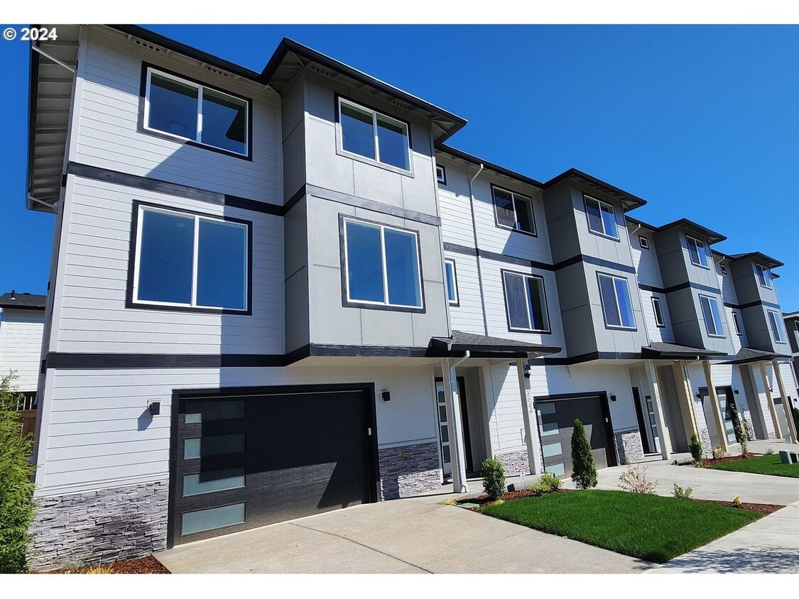 Foto principal - Spacious and Light-Filled Newly Built Condo Offering an Open Layout, Island Kitchen, and Outdoor ...