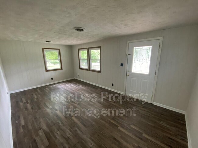 Building Photo - 10935 Deerfield Dr