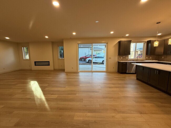 Foto del edificio - Now renting Brand-new 4 bedroom, 3 bathroom House