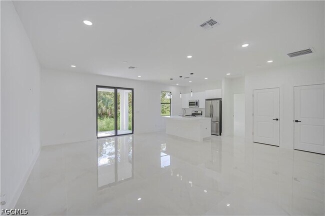 Foto del edificio - 3213 51st St W