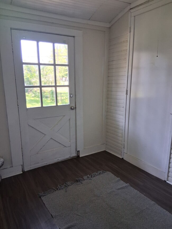 Building Photo - Charming Newly Renovated Spacious Double