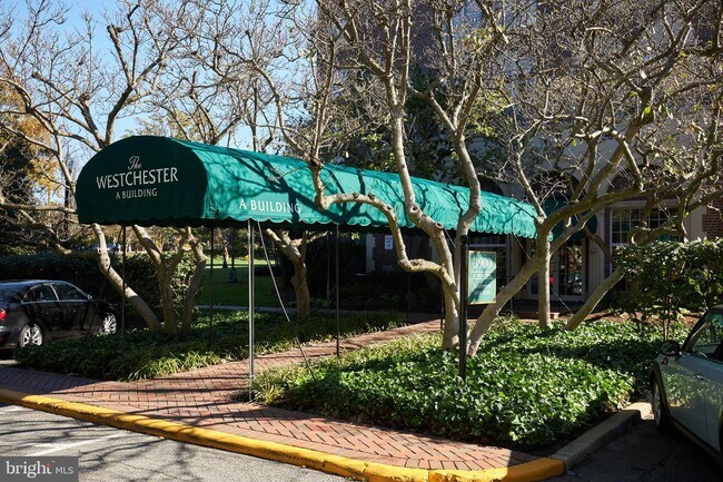 Foto del edificio - 3900 Cathedral Ave NW