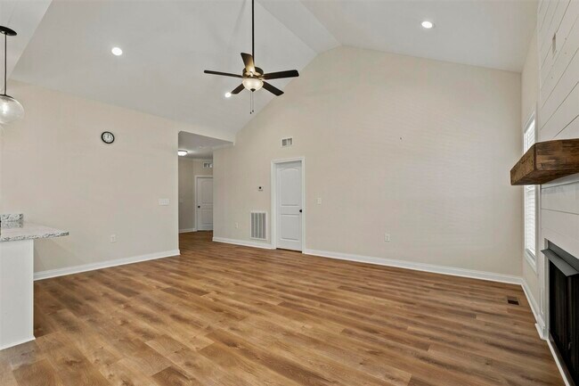 Foto del edificio - 845 Poplar Log Dr