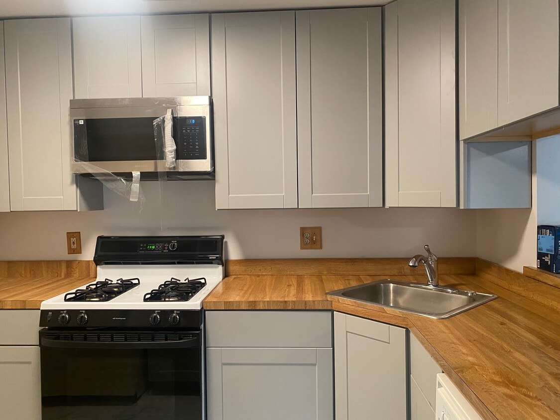 Kitchen - 1903 Jefferson Ct